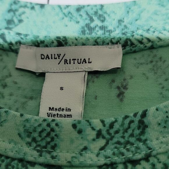 DAILY Ritual Mint Snake Skin Short Sleeve‎ Bodysuit - Picture 6 of 9